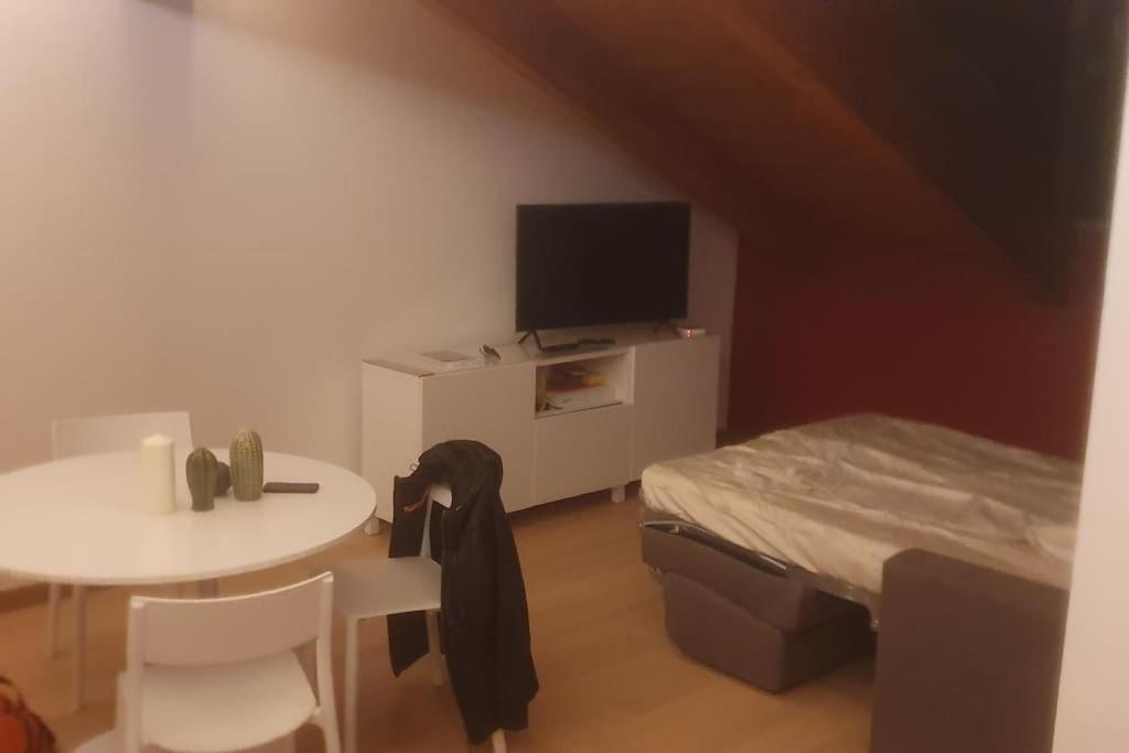 Charming 2.5room Flat In Center Of *